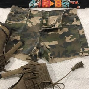 GAP Camo cut-off shorts